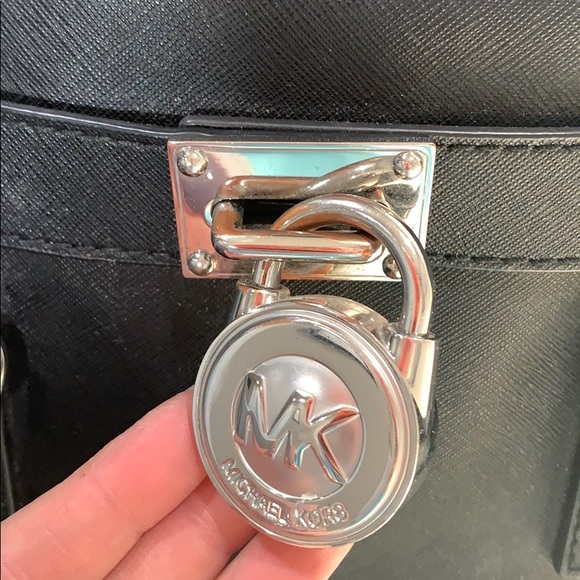 Michael Kors Hamilton Purse - Picture 3 of 9